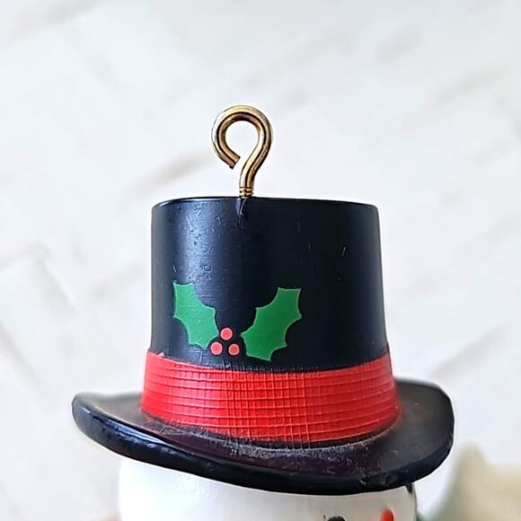 Hallmark Keepsake 1979 The Skating Snowman Ornament in Box 4" x 2.75" Open Box - Picture 6 of 9